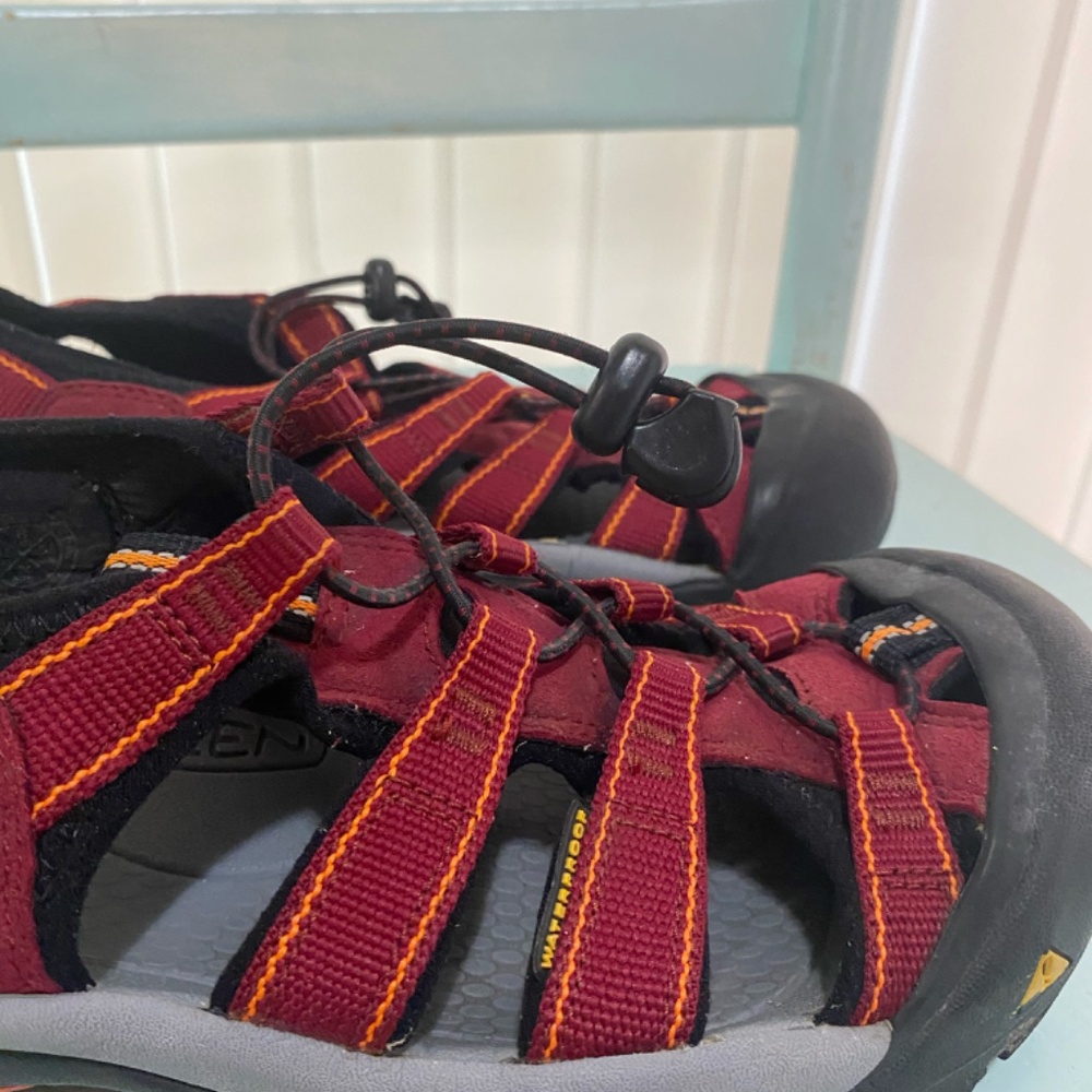 Keen Size 8 Women’s Red Outdoor Sandals - Picture 4 of 8